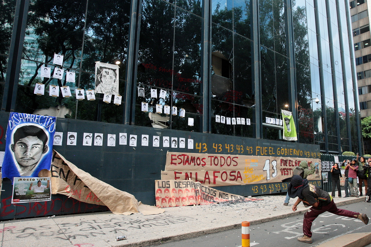 Estudiantes se solidarizan en México con sus compañeros desaparecidos