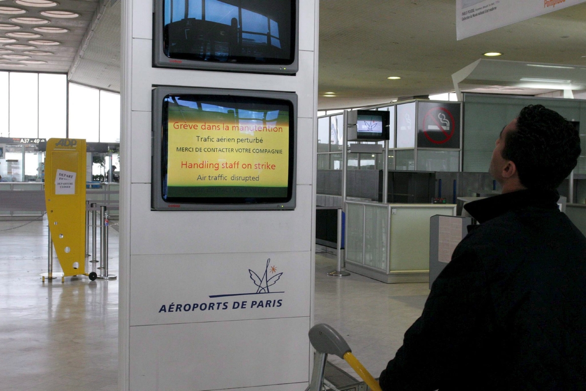 Francia iniciará el sábado los controles de ébola en el aeropuerto de Roissy-Charles de Gaulle
