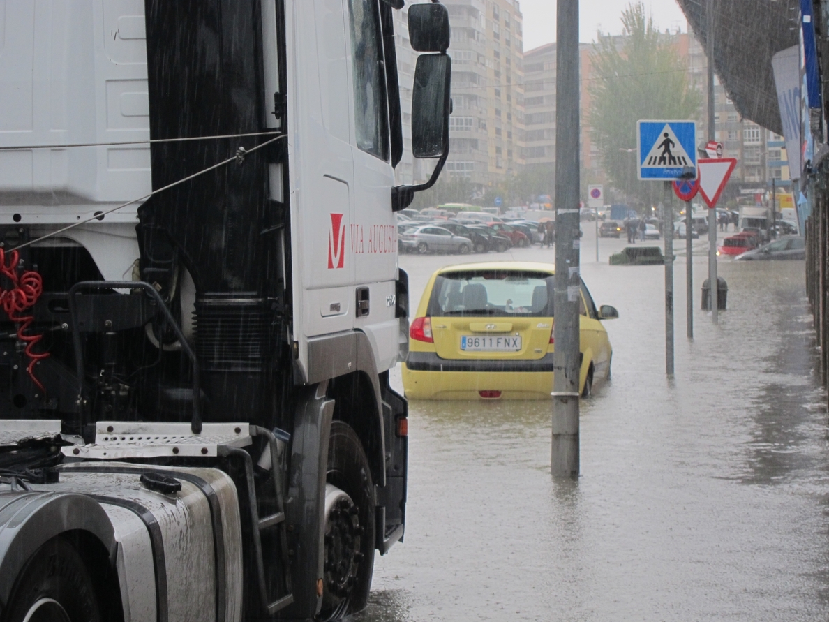 Las intensas lluvias colapsan Vigo y provocan parada de actividad en Citroën por fallo eléctrico
