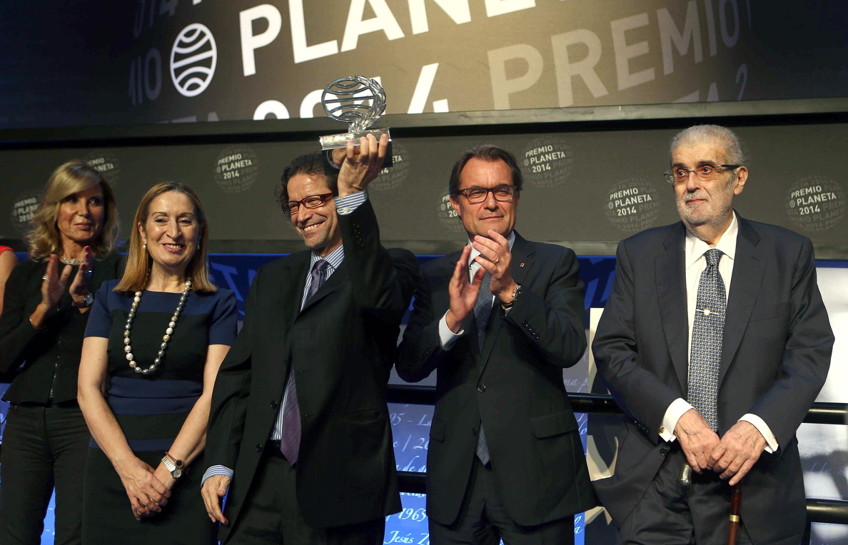 El escritor mexicano Jorge Zepeda ha ganado hoy el 63 Premio Planeta