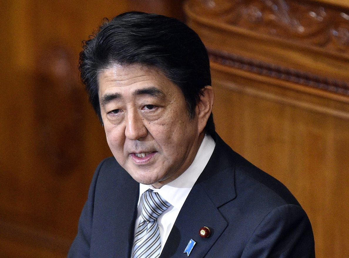 El primer ministro japonés envía una ofrenda al polémico santuario Yasukuni