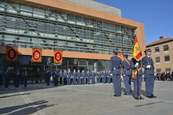 Cerca de 500 personas participan en la Jura de Bandera Civil en el municipio