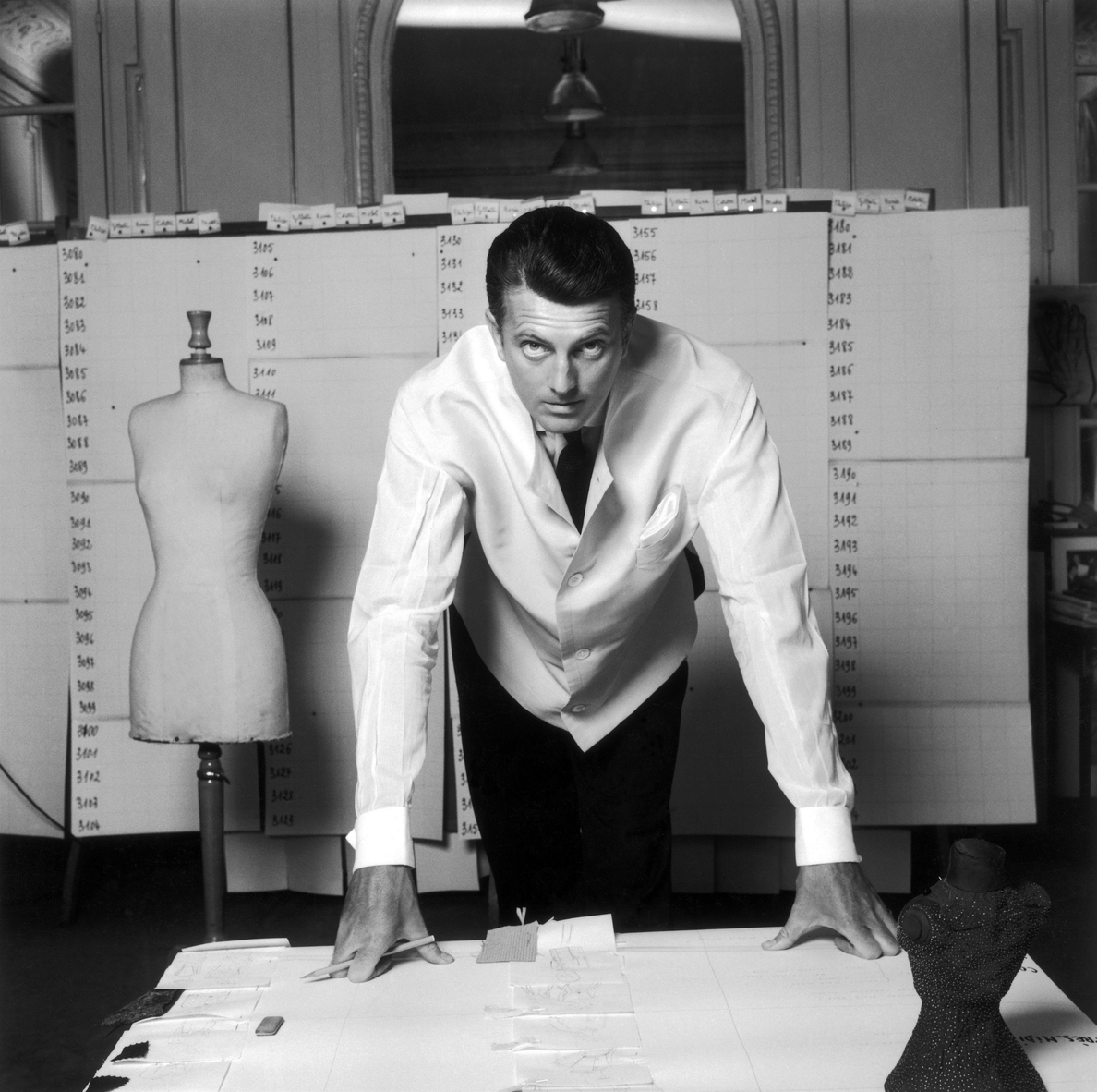 El Thyssen recibe la primera gran retrospectiva del diseñador Givenchy