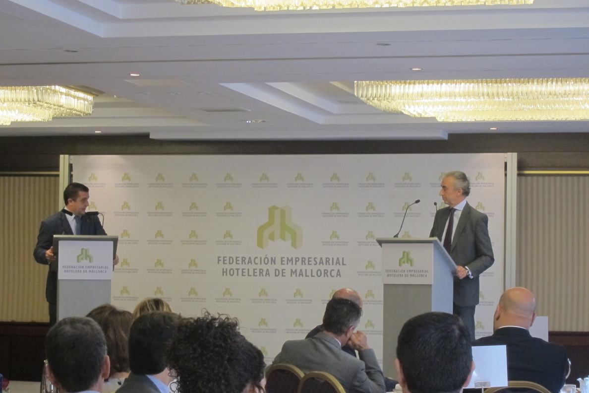 AMP-Turismo-El secretario de Estado de Hacienda sostiene que la reforma fiscal es «fundamental» para impulsar el turismo