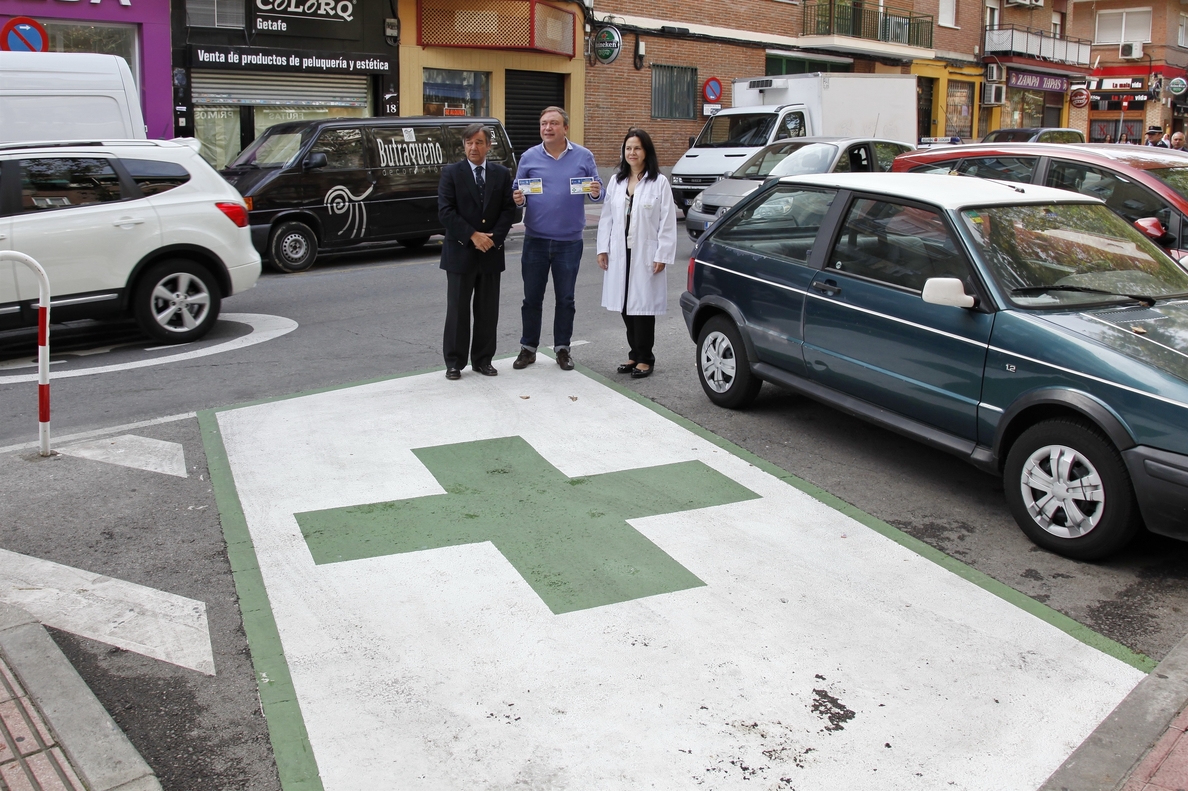 El Ayuntamiento habilita cinco plazas de aparcamiento para los usuarios de farmacias