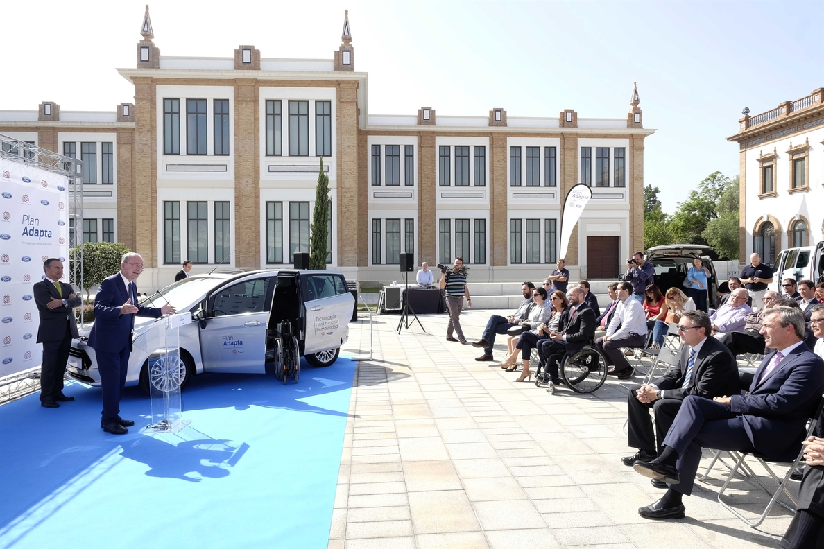 Málaga recibe el Plan Adapta de Ford para que discapacitados puedan probar un coche adaptado antes de comprarlo