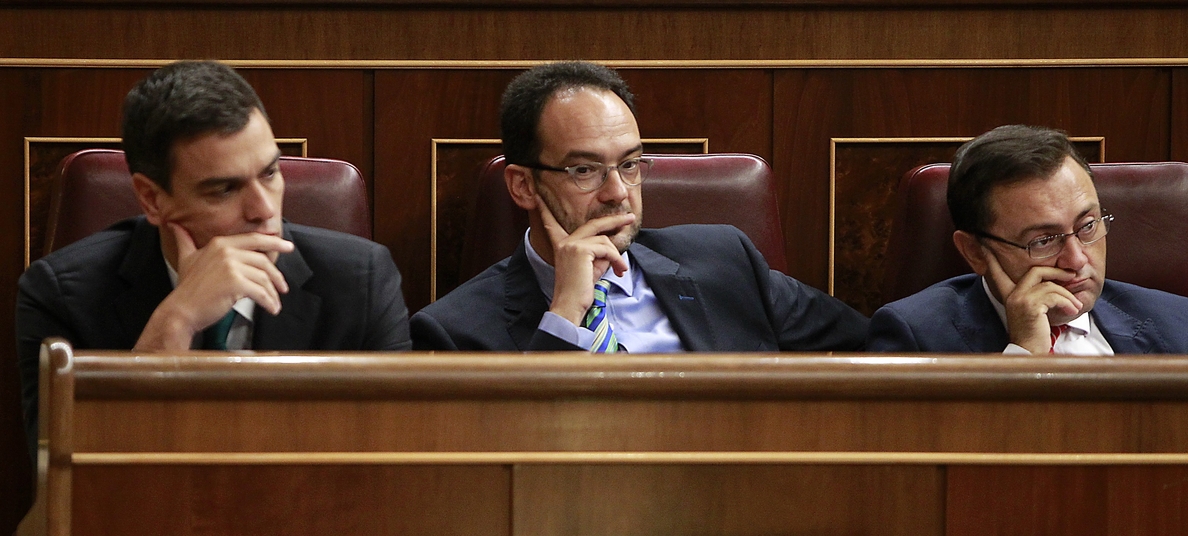 El PSOE cree Rajoy «nunca» habría echado a Rato y recalca que siempre espera que «otros tomen las decisiones por él»
