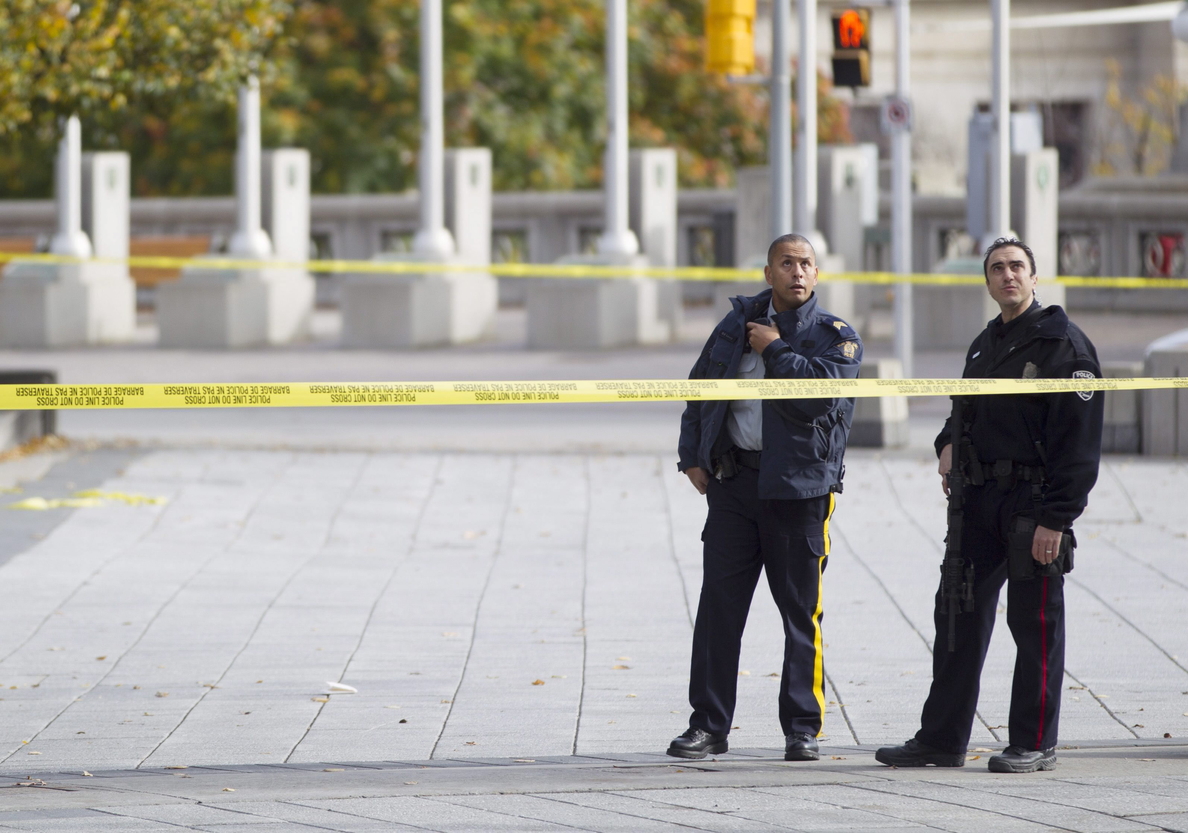 El FBI y el NORAD elevan el nivel de alerta ante el ataque en el Parlamento de Canadá
