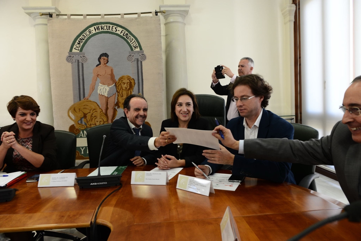 Rodríguez augura que Andalucía cerrará 2014 como el «mejor año turístico» de su historia pese a la crisis
