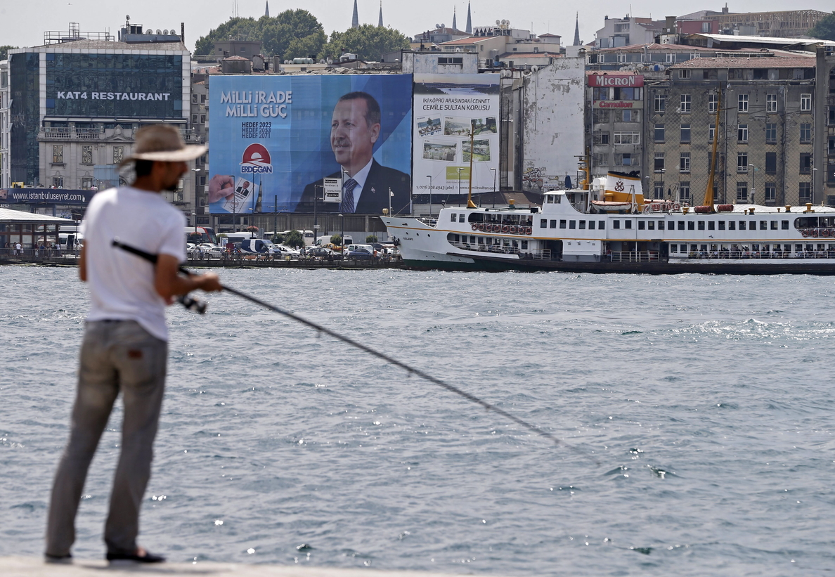 Evacúan tres consulados occidentales en Turquía por sobres con polvo amarillo