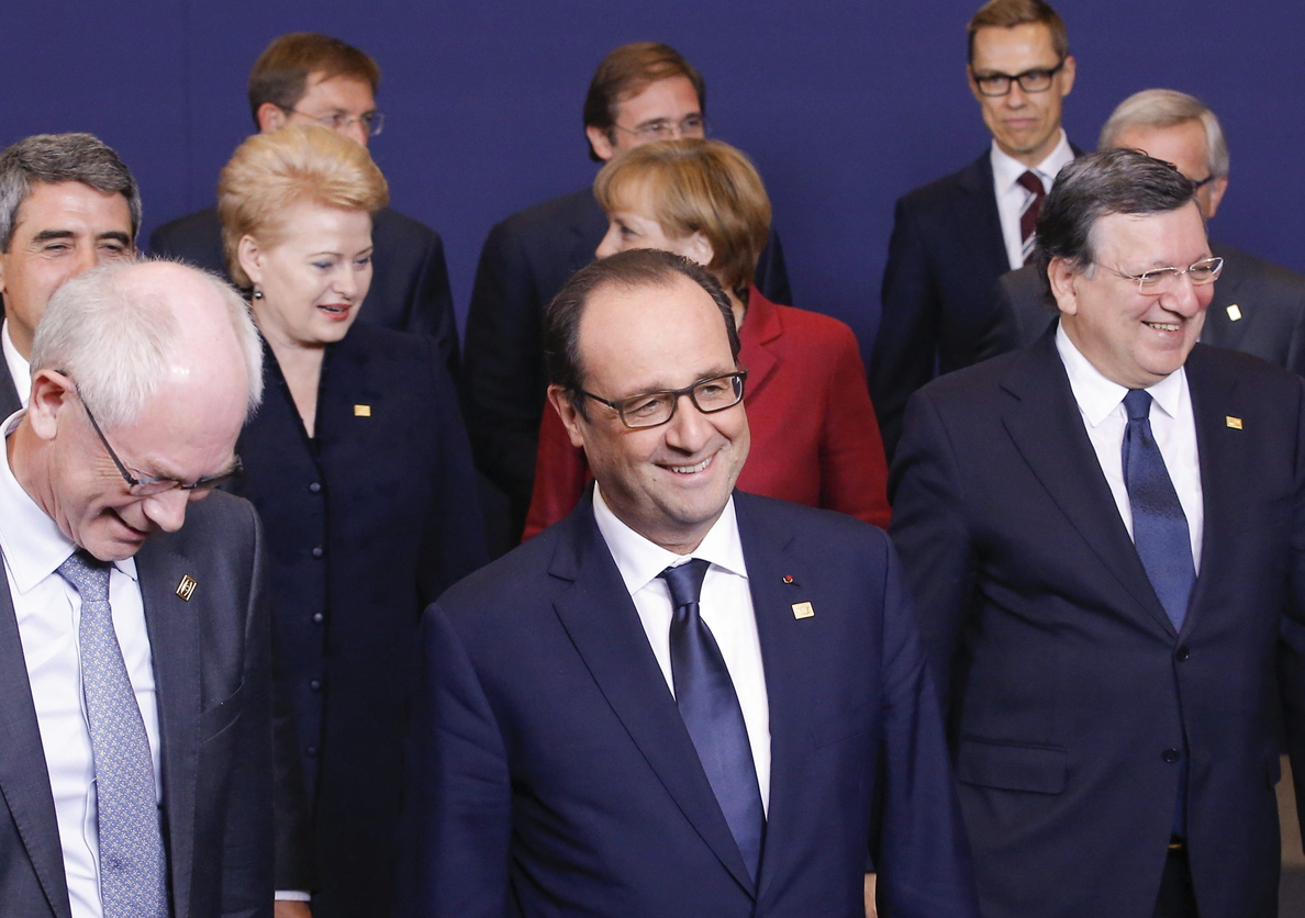 Hollande: Muchos fondos de plan UE de 300.000 millones irán a interconexiones