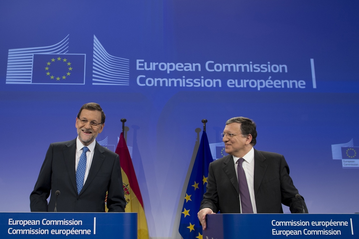 Rajoy advierte a Mas de que se cumplirá la ley y censura que insista en su «viaje hacia la Edad Media»