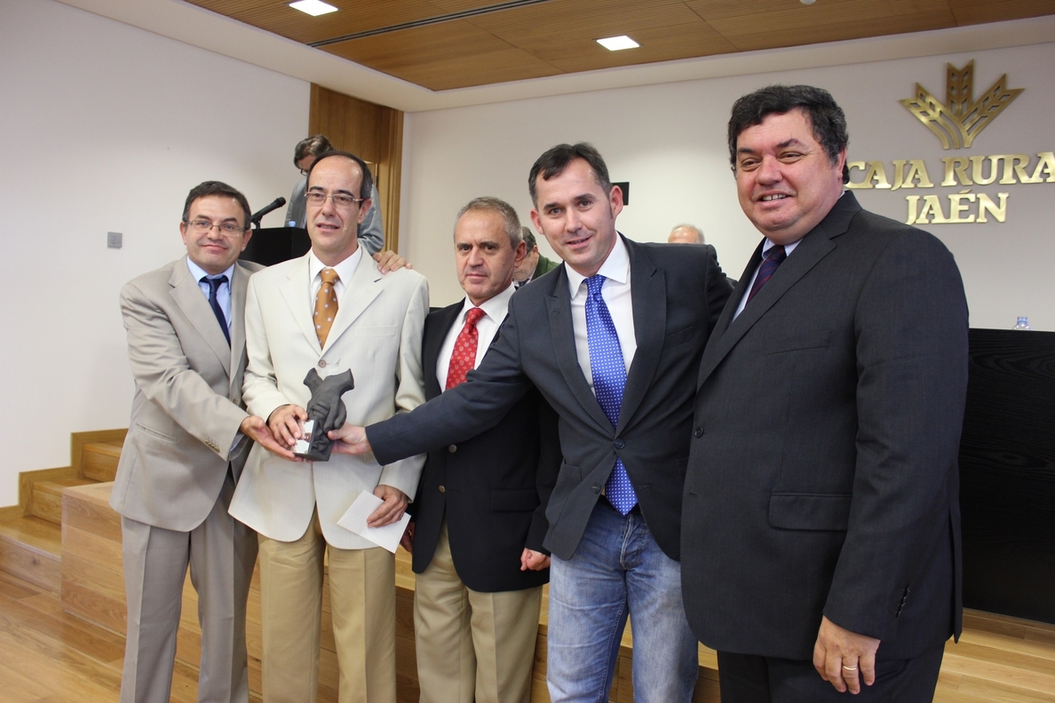 Mario Porcel y Mercedes Campos vencen en II Premio de Investigación Científica en Olivar de Caja Rural