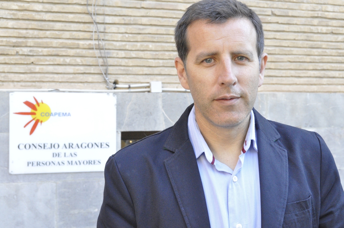 Aparicio explica a los vecinos de Cariñena y Cuarte las propuestas de UPyD