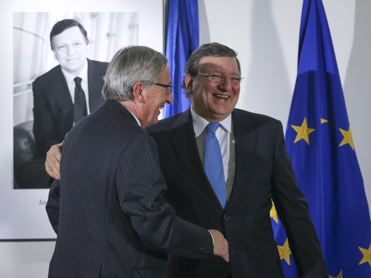 Barroso y Juncker escenifican un relevo simbólico a día y medio del traspaso