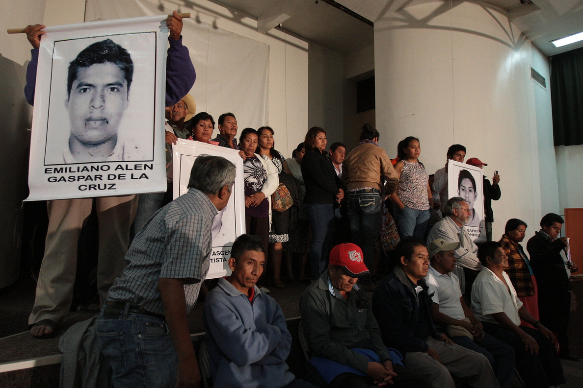 Minuto de silencio en la CIDH por los 6 estudiantes muertos en Iguala