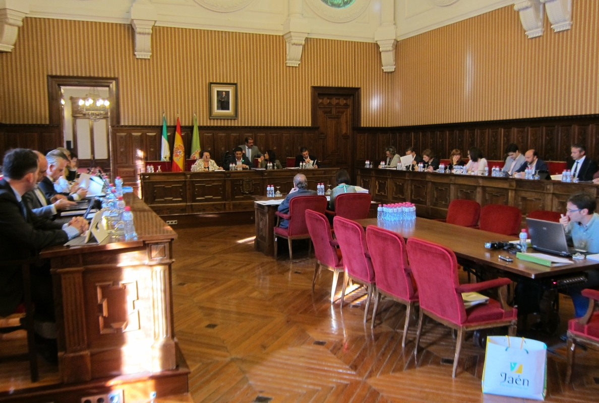 El Pleno de la Diputación aprueba por unanimidad una moción en defensa de los trabajadores y alumnos de La Laguna