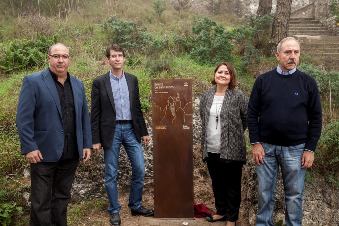 Guía Repsol entrega a Haro la placa que acredita a la Ermita de San Felices como »Mejor Rincón 2014»