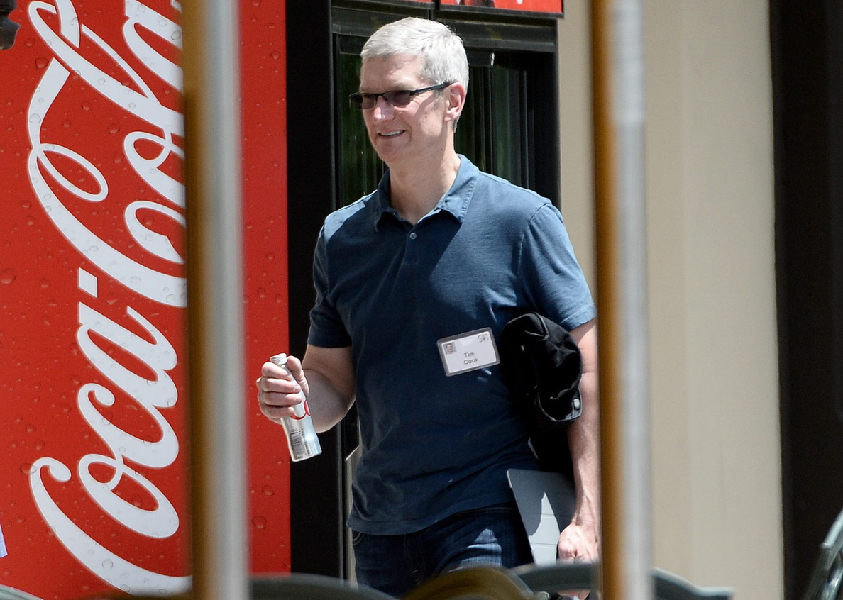 El consejero delegado de Apple, Tim Cook, se declara «orgulloso de ser gay»