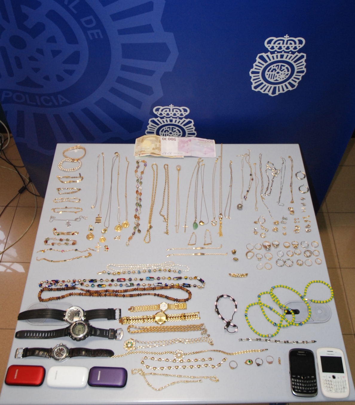 Dos detenidos en Oviedo por un robo en un piso en Palencia, recuperándose joyas por valor de 15.000 euros