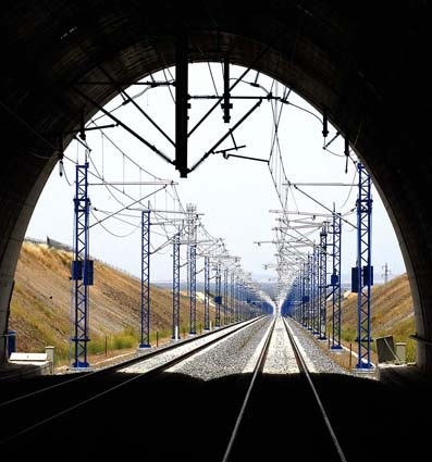Endesa, Gas Natural y Axpo se hacen con el grueso del contrato de luz de la red ferroviaria, de 384 millones