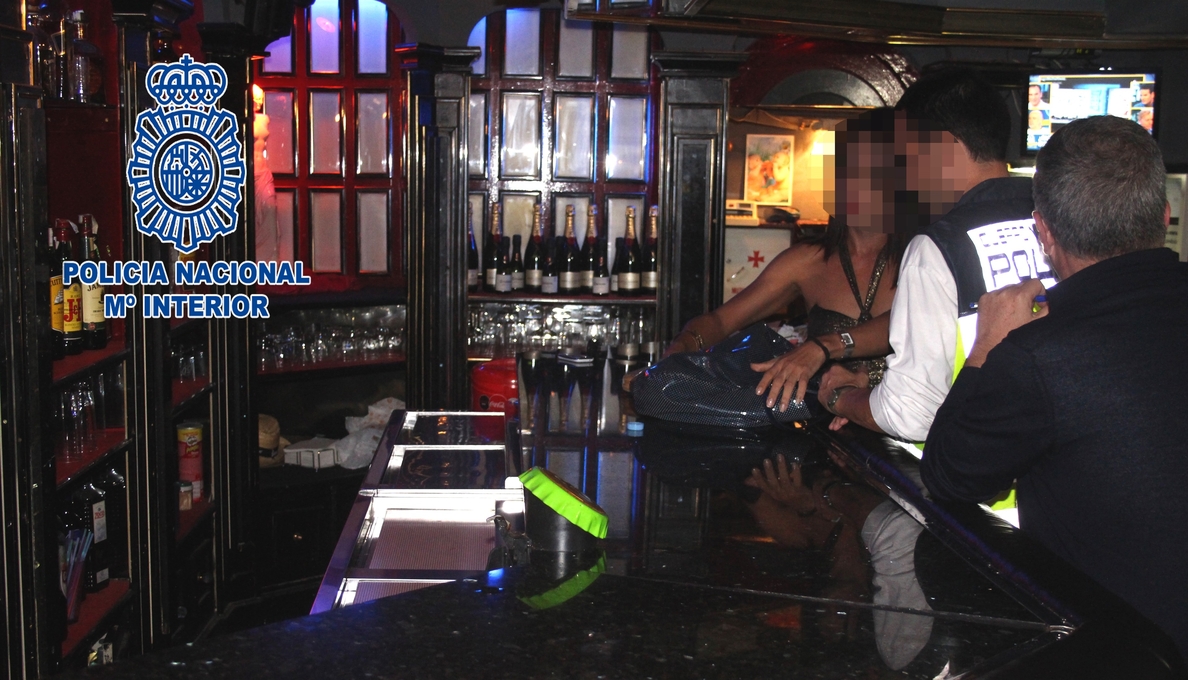 Policía Nacional detiene a cuatro trabajadores de un club de alterne por extorsión y tráfico de drogas