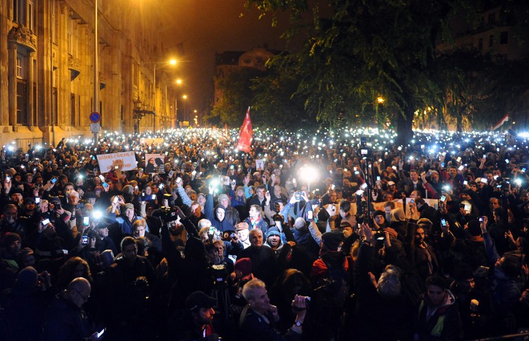 Hungría reacciona ante las protestas ciudadanas y retira su ley de internet