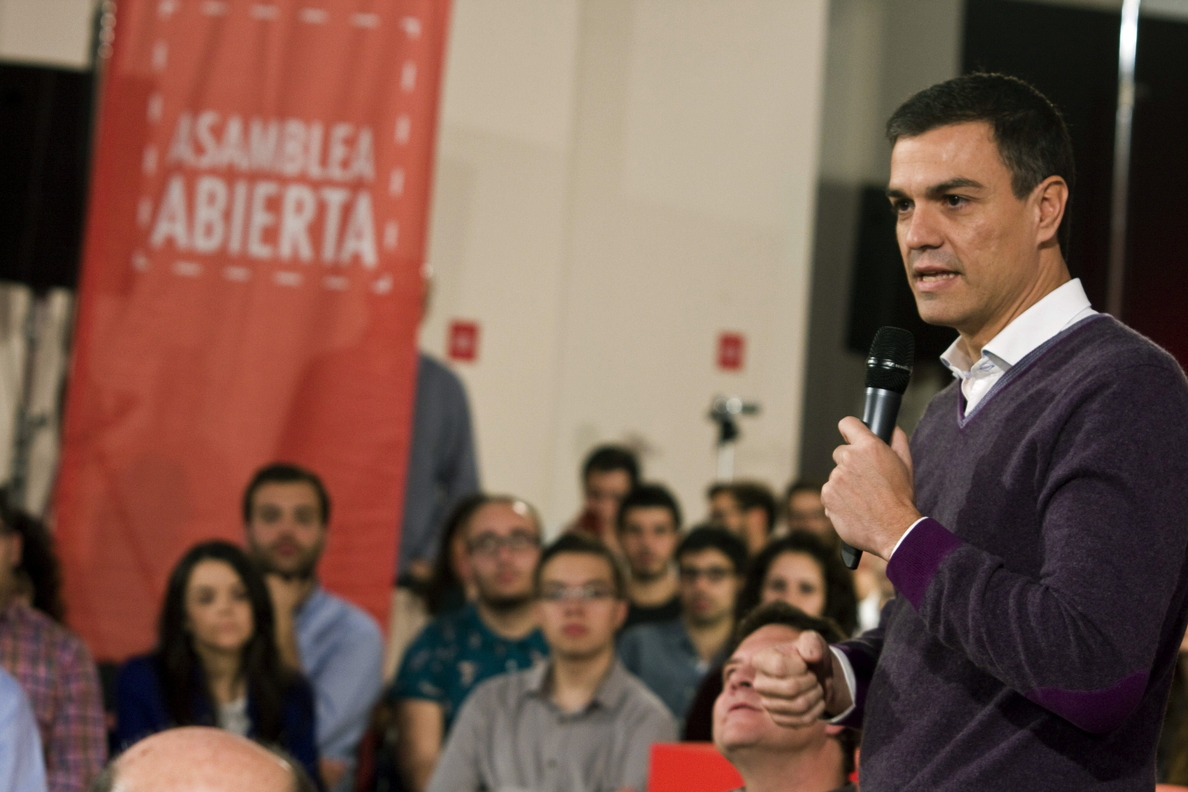 Sánchez pide a Rajoy una reforma constitucional que ponga fin a la España de las autonomías