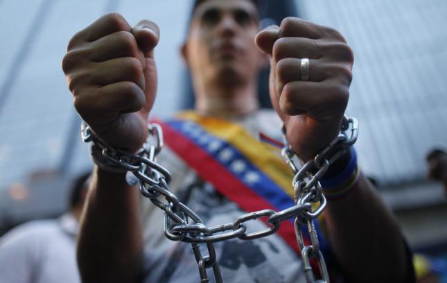 Venezuela, sin liquidez, deja en la estacada a los estudiantes en el extranjero