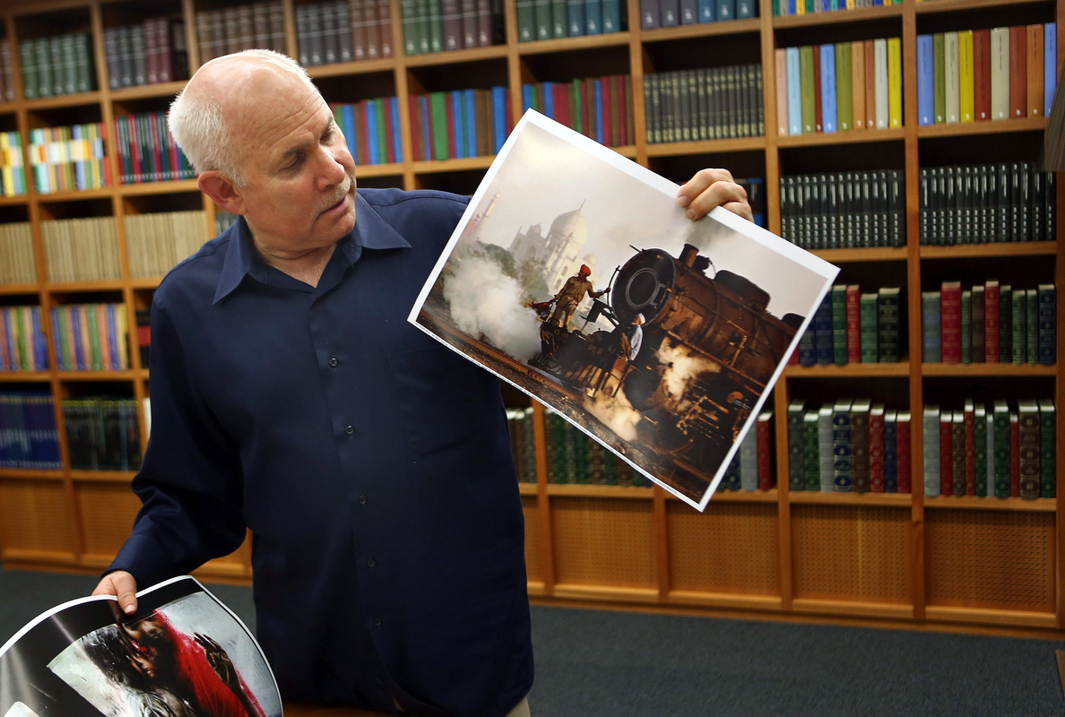 Steve McCurry dice que la foto de «la niña afgana» concienció en la ayuda a refugiados