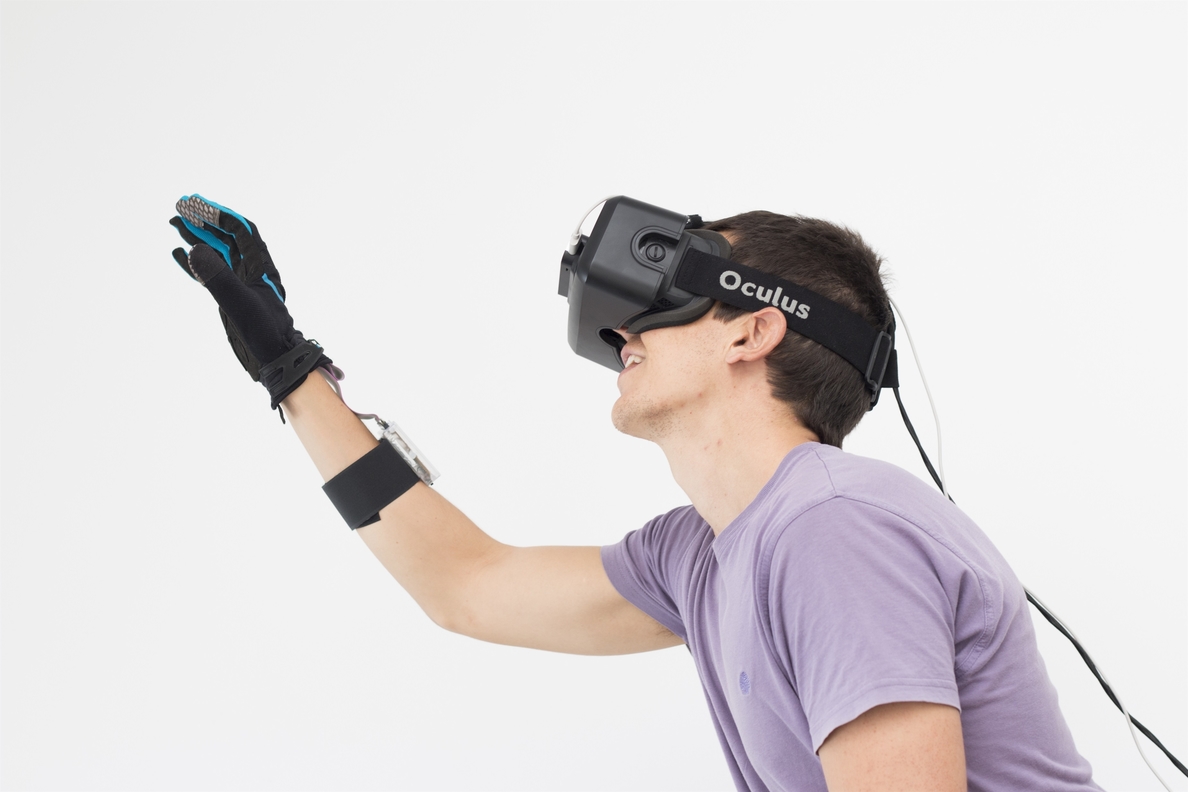 Desarrollan un guante que permite sentir objetos de realidad virtual