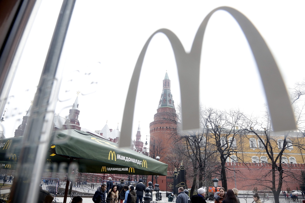Reabren el histórico McDonald»s de Moscú tras su cierre por las autoridades rusas