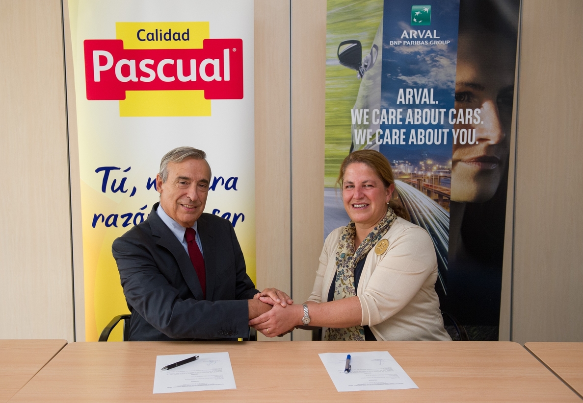 Pascual firma un acuerdo con Arval como proveedora de vehículos en renting