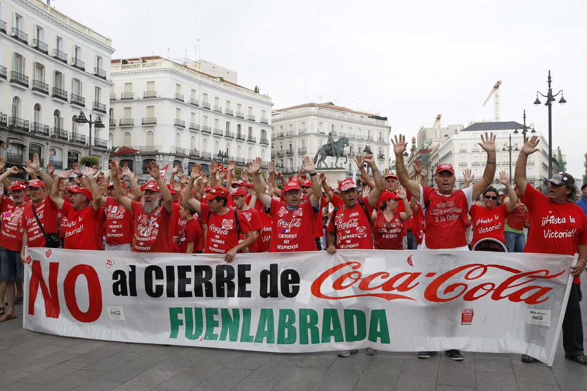Dan a Coca-Cola 5 días para reincorporar a los despedidos o pagarles sin ir al trabajo