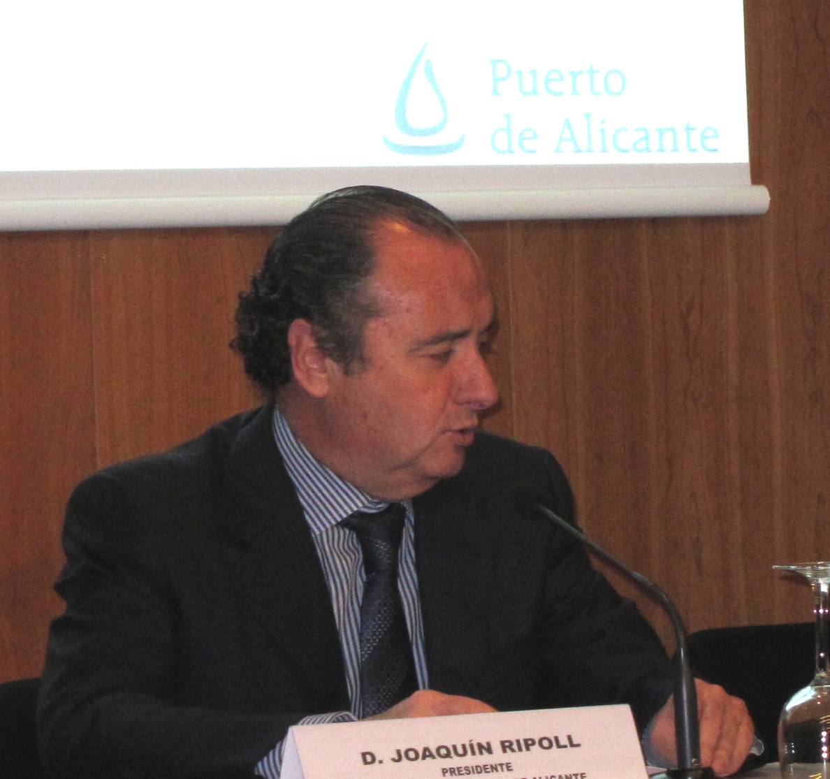 Consell aprueba el relevo de Ripoll al frente de la APA y dice que la situación de Aznar en la APV «está sobre la mesa»