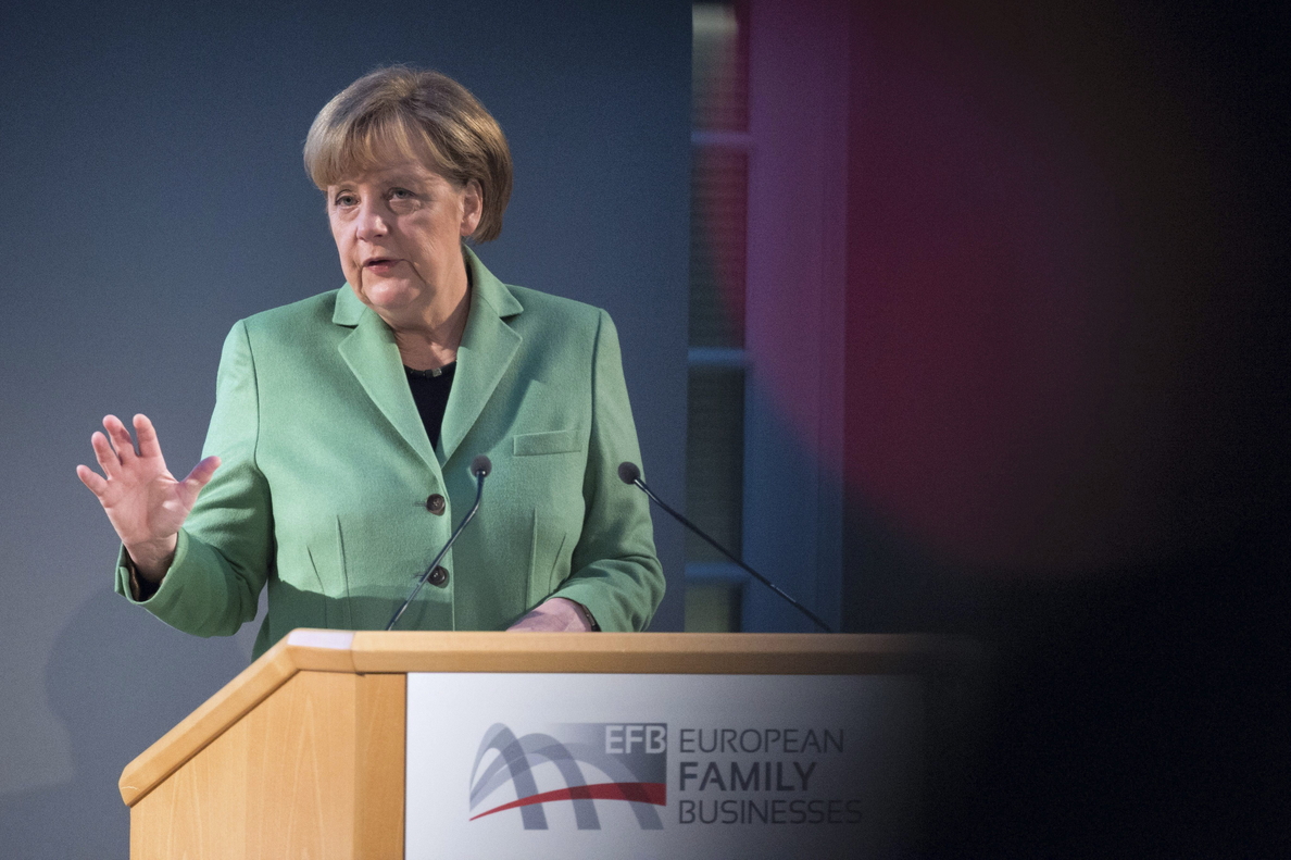 Merkel aboga por mejorar la conexión eléctrica de España con Europa