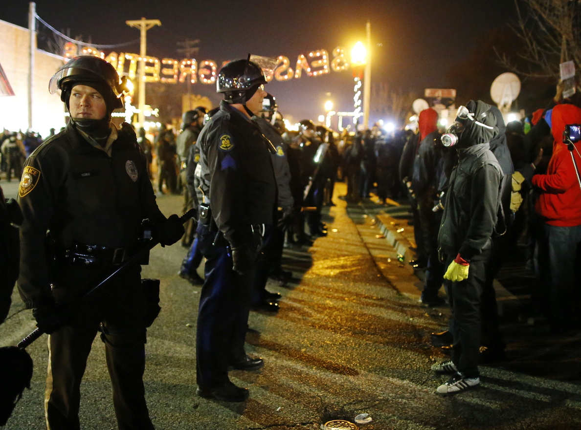 Al menos 44 detenidos durante la segunda noche de manifestaciones en Ferguson