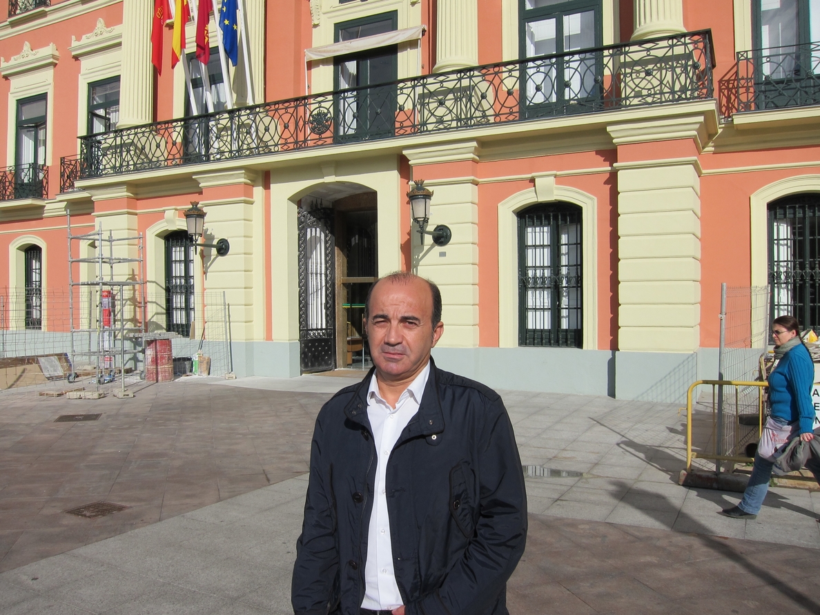 Pedro López pide al Ayuntamiento que colegios profesionales y universidades controlen los procesos de contratación