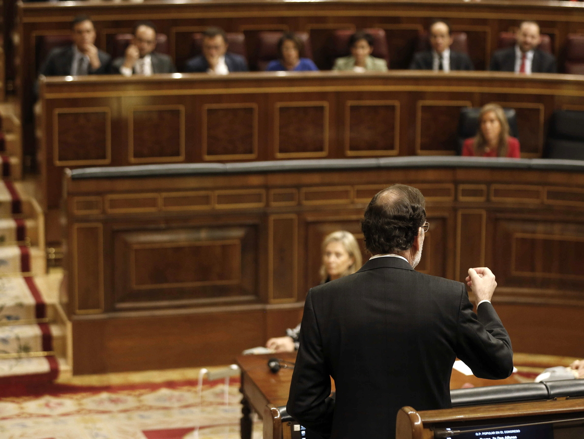 Rajoy enfrenta su pleno clave sobre corrupción marcado por la dimisión de Mato