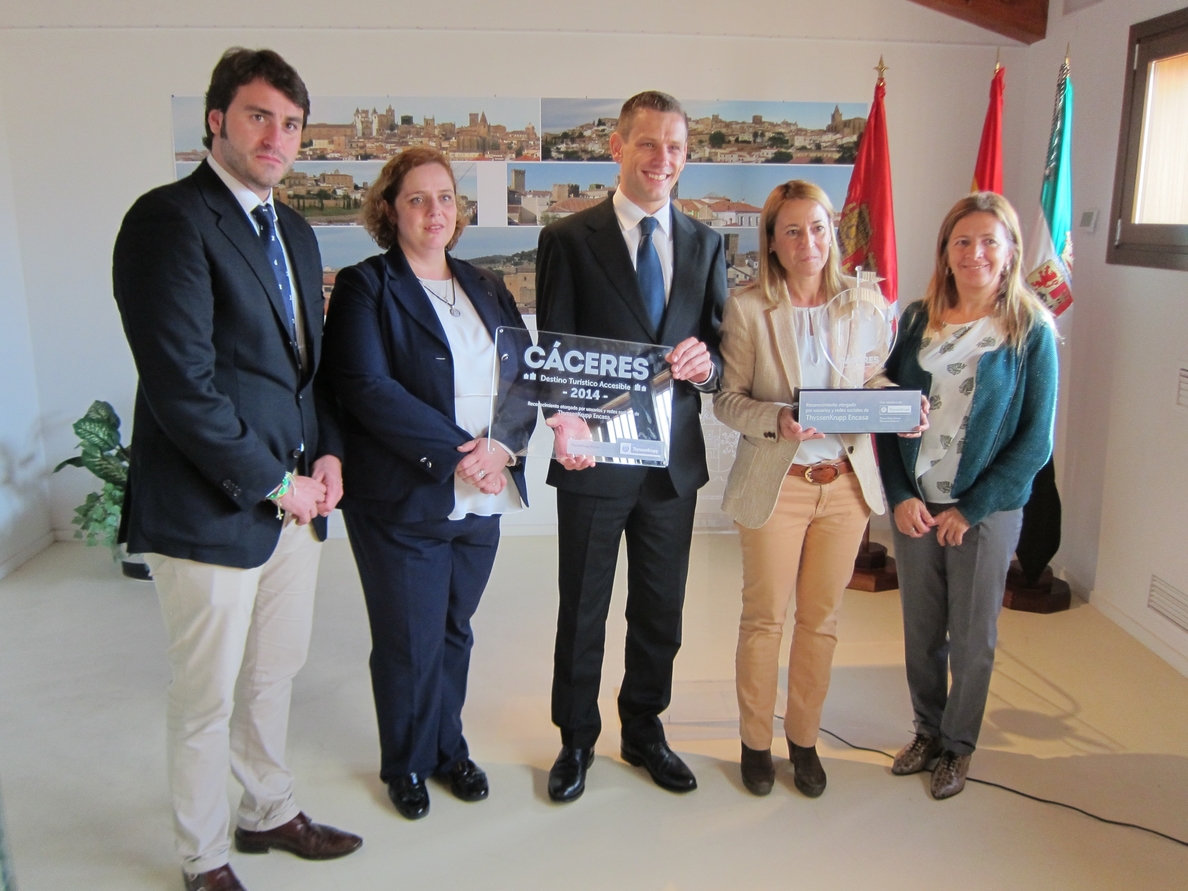 Cáceres recibe el galardón como Mejor Destino Turístico Accesible que promueve la empresa ThyssenKrupp