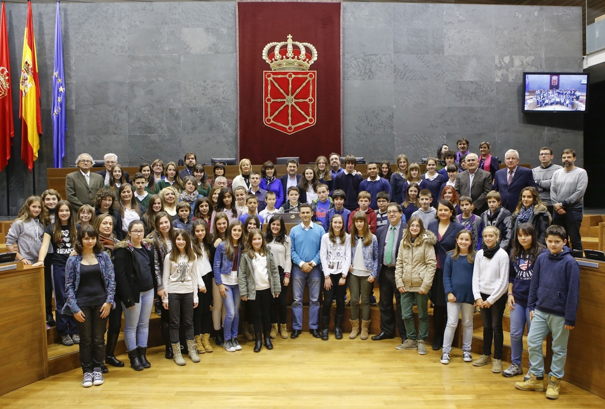 El Parlamento celebra un pleno dedicado a analizar la situación de la infancia en Navarra