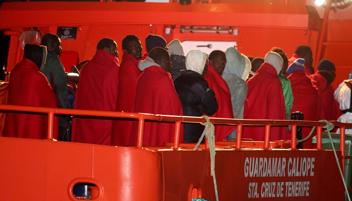 Salvamento Marítimo interrumpe la búsqueda de una patera con 28 inmigrantes
