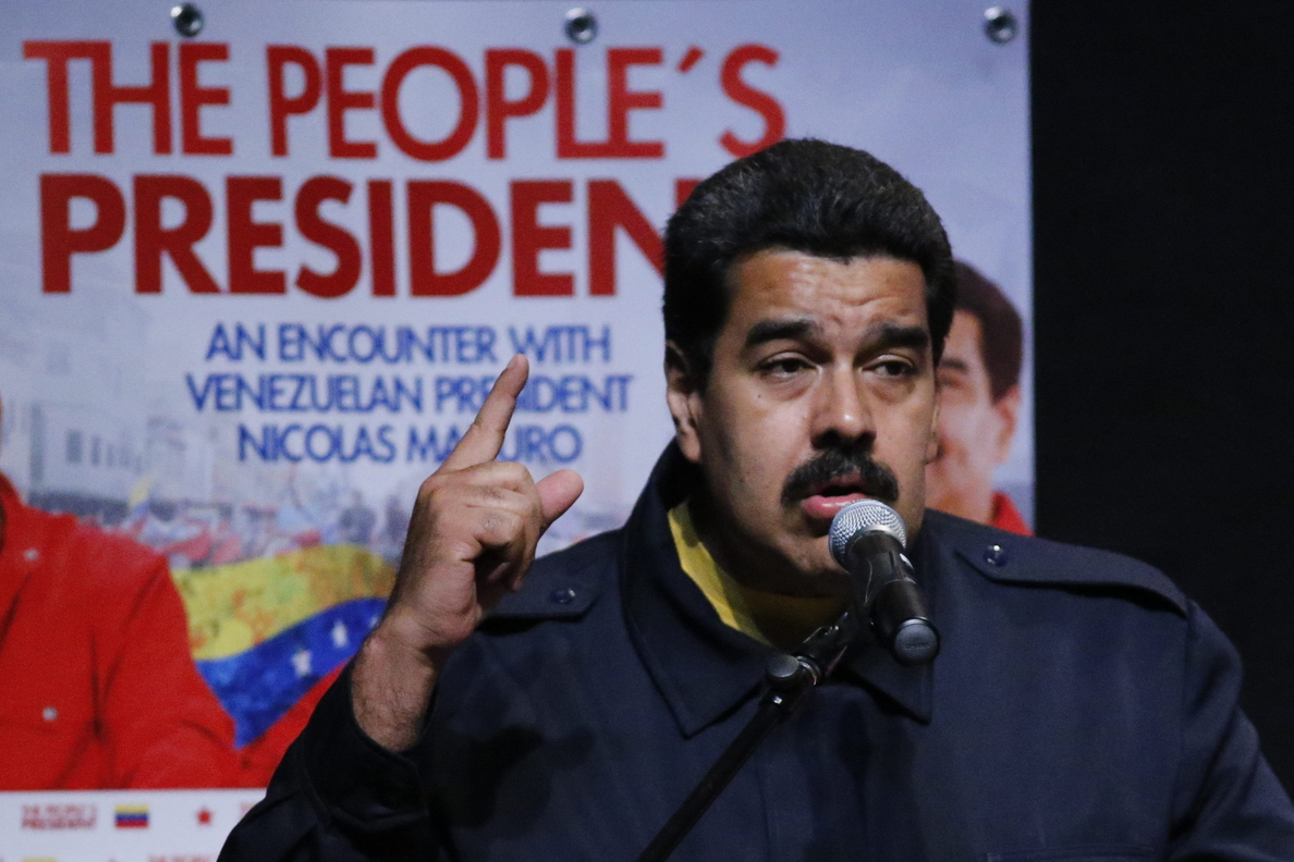Maduro recorta el presupuesto nacional debido a la caída del precio de crudo