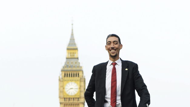 El hombre más alto y el más bajo del mundo, juntos en Londres
