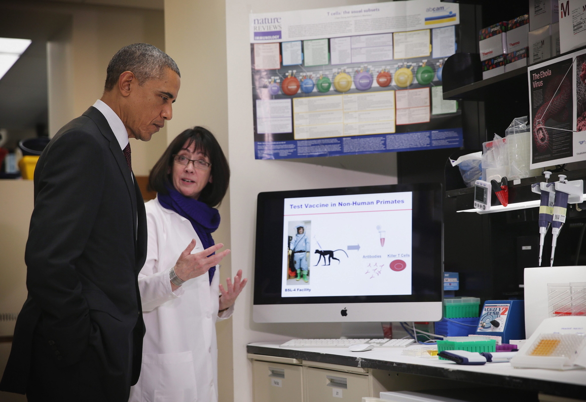 Obama pide no bajar la guardia contra el ébola y «extinguirlo» con más fondos