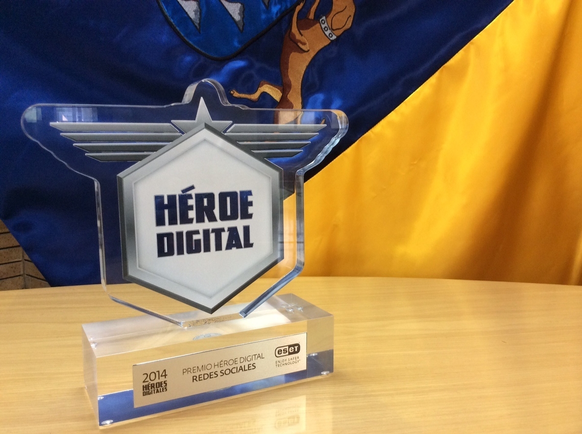 El Twitter del 1-1-2 Canarias recibe el premio nacional Héroe Digital en Redes Sociales