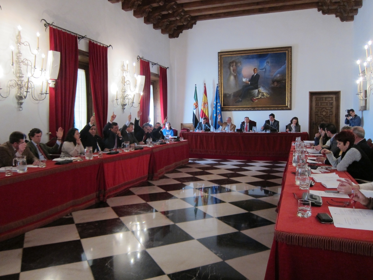 Aprobados los Presupuestos Generales de la Diputación de Cáceres para 2015, que ascienden a más de 116 millones de euros