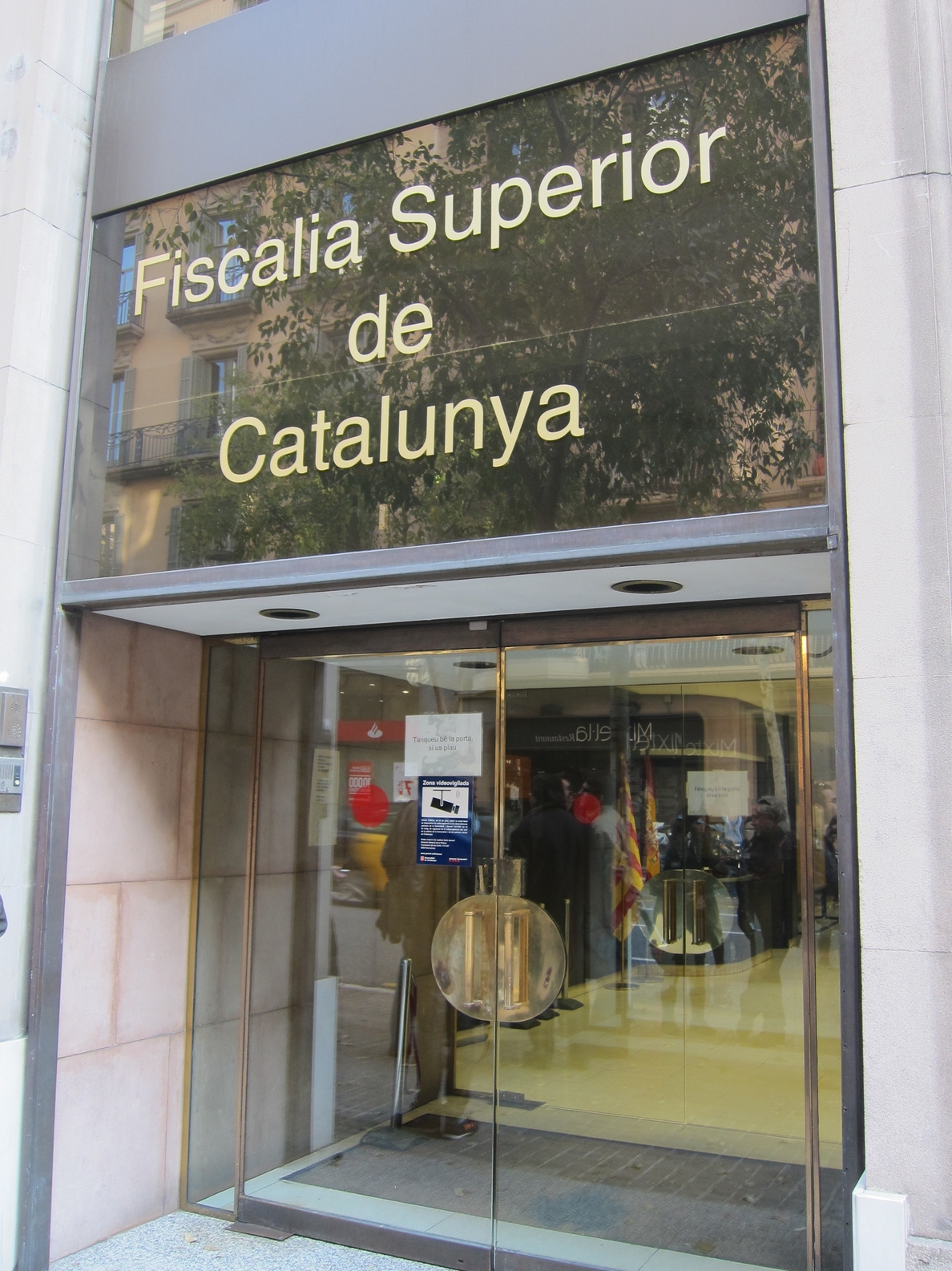 Desalojan la Fiscalía Superior de Cataluña por un incendio