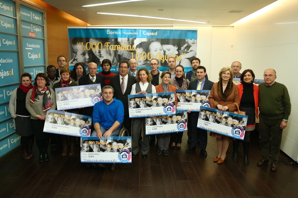 Fundación Cajasol entrega a las entidades sociales los bonos de 500 euros para su distribución a familias beneficiarias