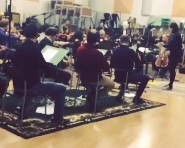 Muse muestran un vídeo desde el estudio grabando con una orquesta